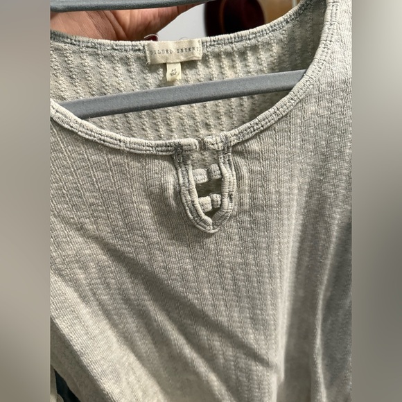 Gilded Intent Gray Ribbed Women's Top - Picture 4 of 5